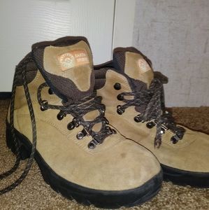 Earth Spirit Hiking boot